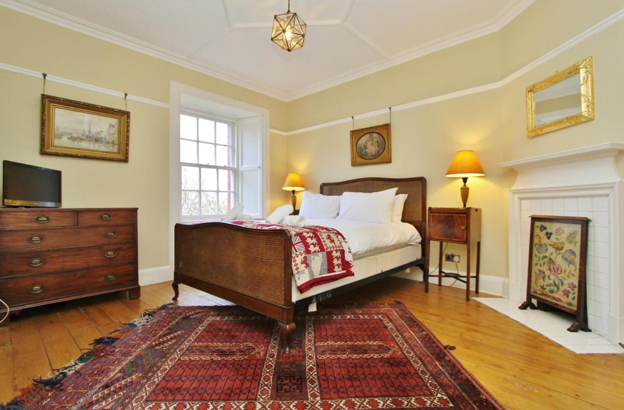 Elegant 3-Bedroom Ramsay Garden Apartment In Edinburgh City Centre Exteriör bild