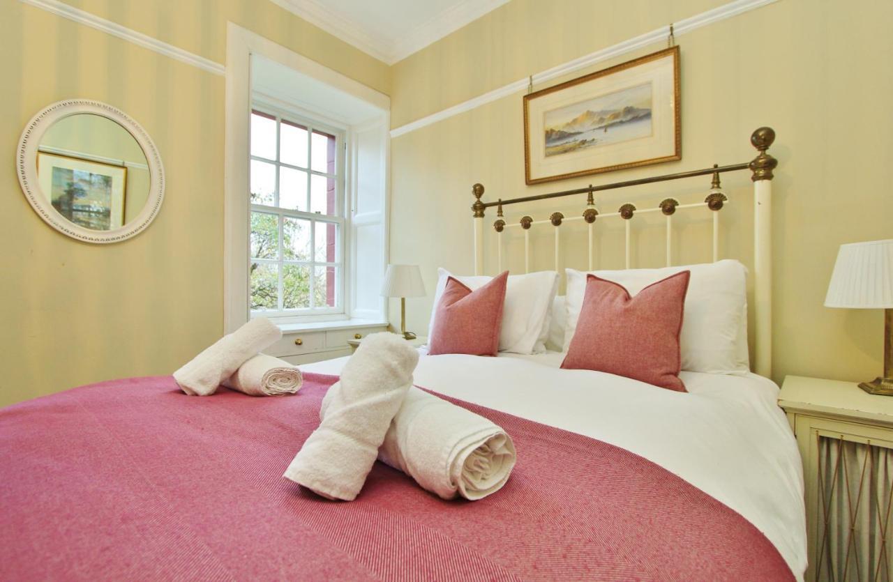Elegant 3-Bedroom Ramsay Garden Apartment In Edinburgh City Centre Exteriör bild
