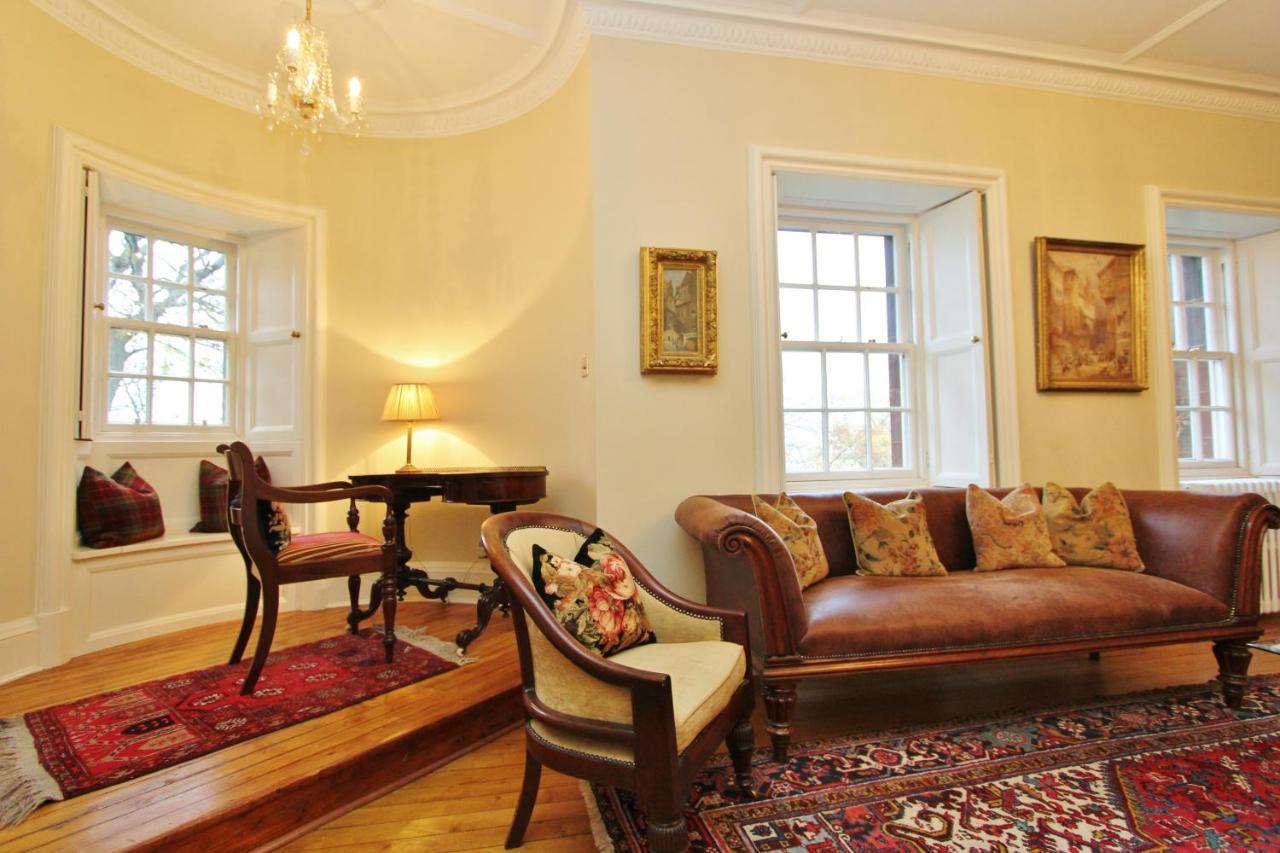 Elegant 3-Bedroom Ramsay Garden Apartment In Edinburgh City Centre Exteriör bild