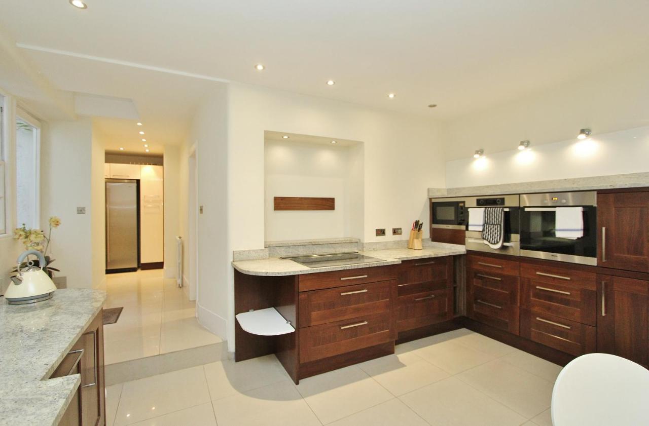 Elegant 3-Bedroom Ramsay Garden Apartment In Edinburgh City Centre Exteriör bild