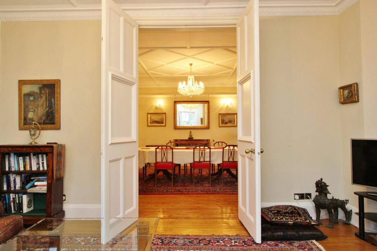 Elegant 3-Bedroom Ramsay Garden Apartment In Edinburgh City Centre Exteriör bild
