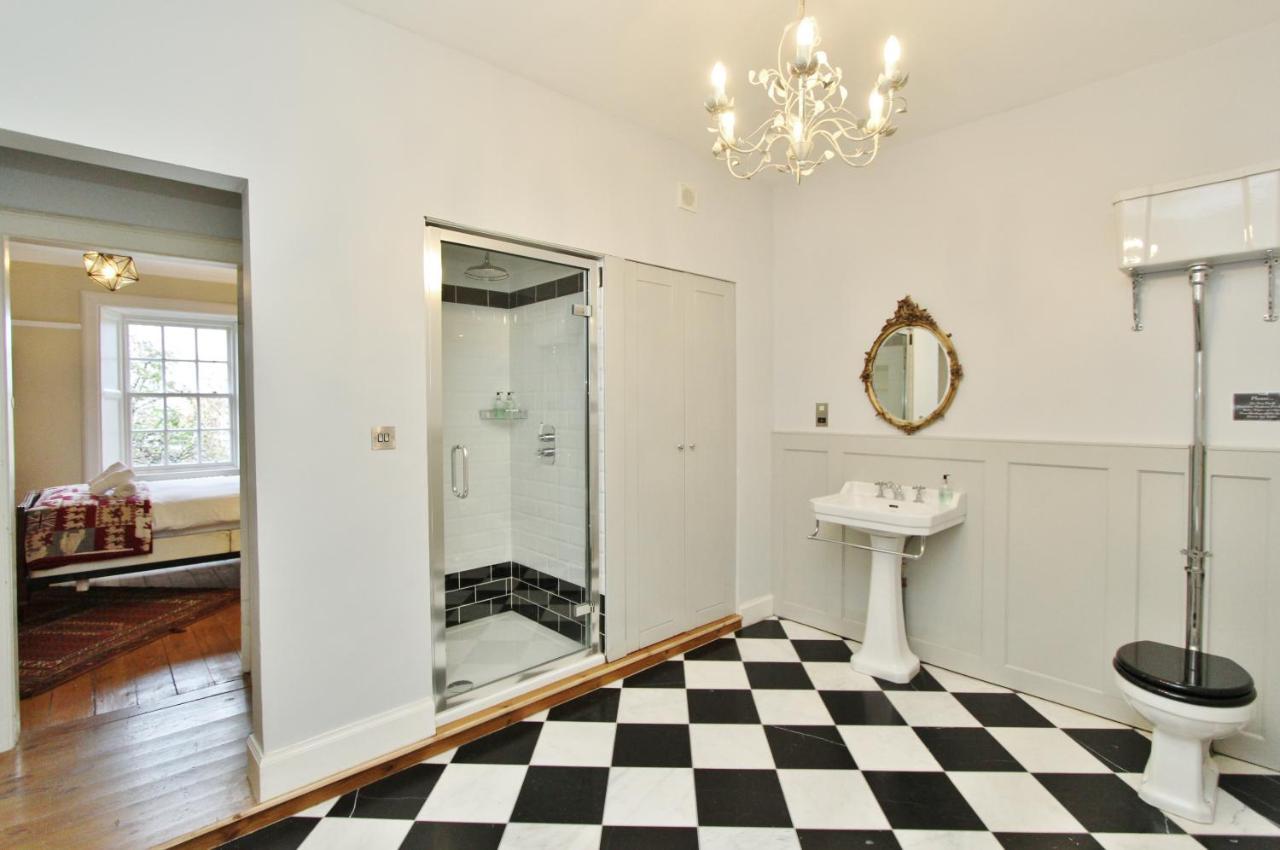 Elegant 3-Bedroom Ramsay Garden Apartment In Edinburgh City Centre Exteriör bild
