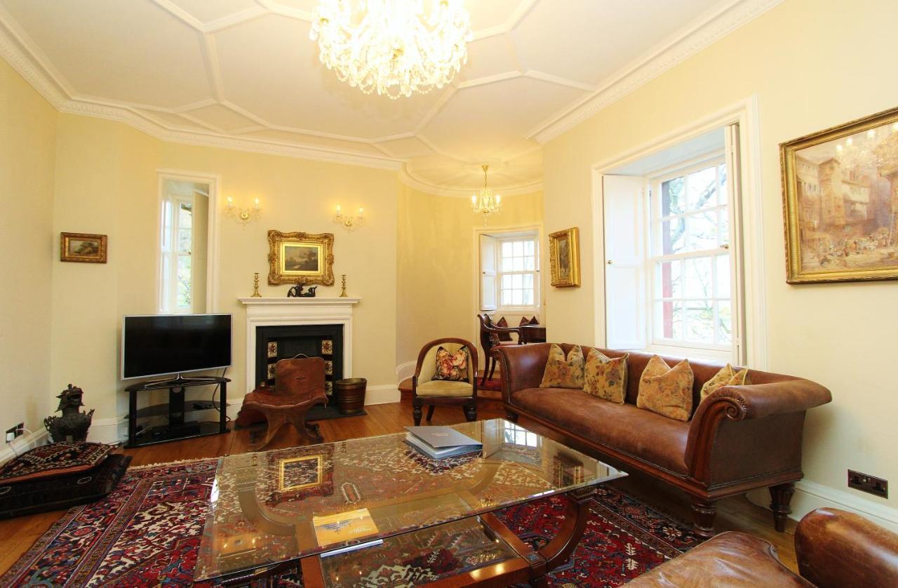 Elegant 3-Bedroom Ramsay Garden Apartment In Edinburgh City Centre Exteriör bild
