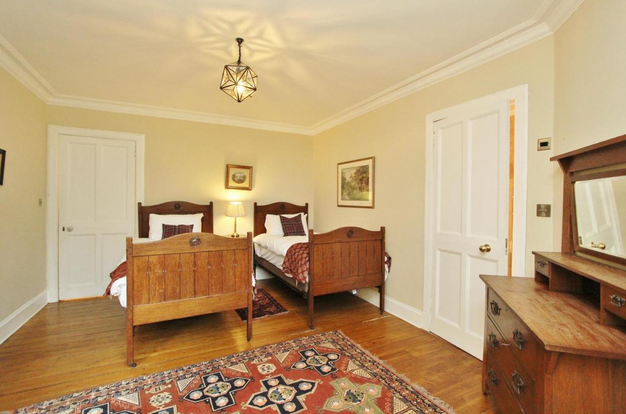 Elegant 3-Bedroom Ramsay Garden Apartment In Edinburgh City Centre Exteriör bild