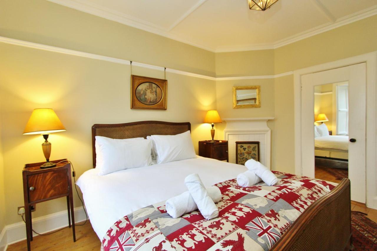 Elegant 3-Bedroom Ramsay Garden Apartment In Edinburgh City Centre Exteriör bild