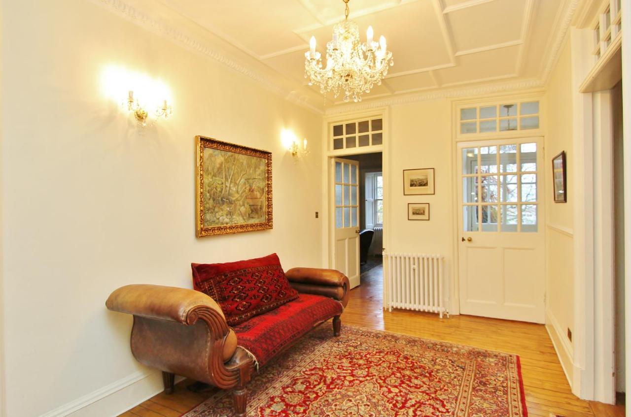 Elegant 3-Bedroom Ramsay Garden Apartment In Edinburgh City Centre Exteriör bild