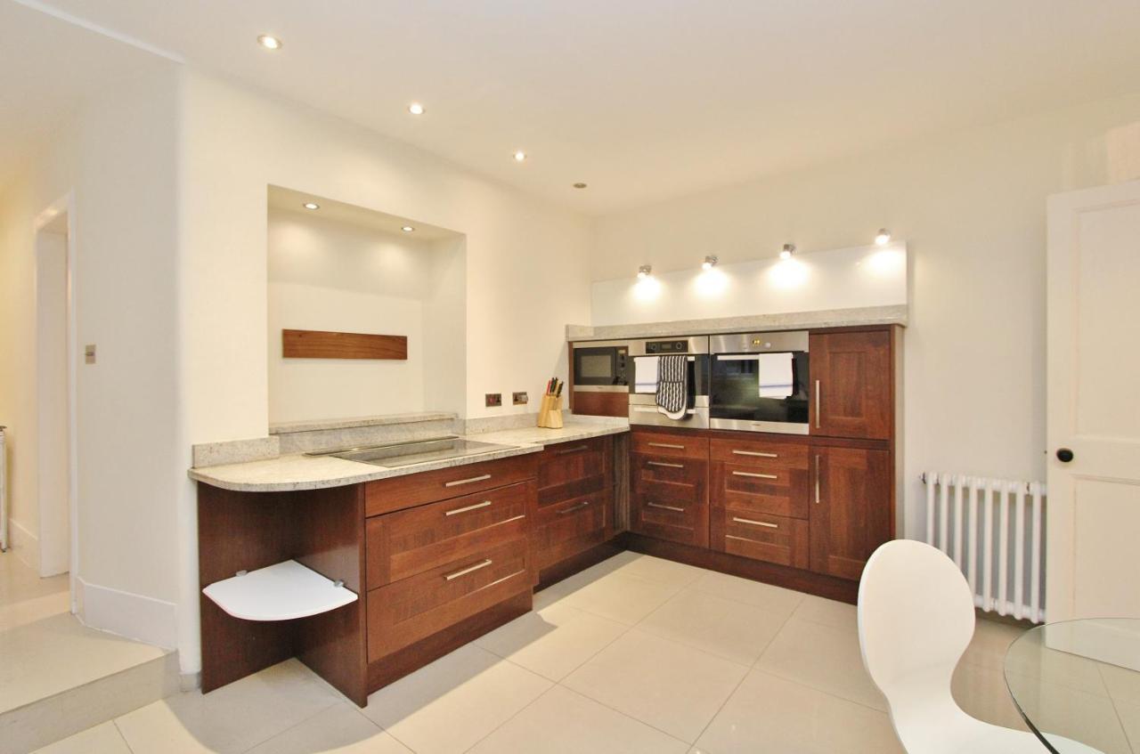 Elegant 3-Bedroom Ramsay Garden Apartment In Edinburgh City Centre Exteriör bild